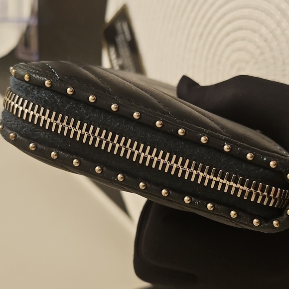 Chanel Black Chevron Lambskin Wallet with Logo - Picture 7 of 12